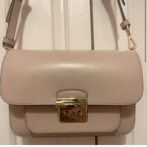 Iight pink Michael kors crossbody bag